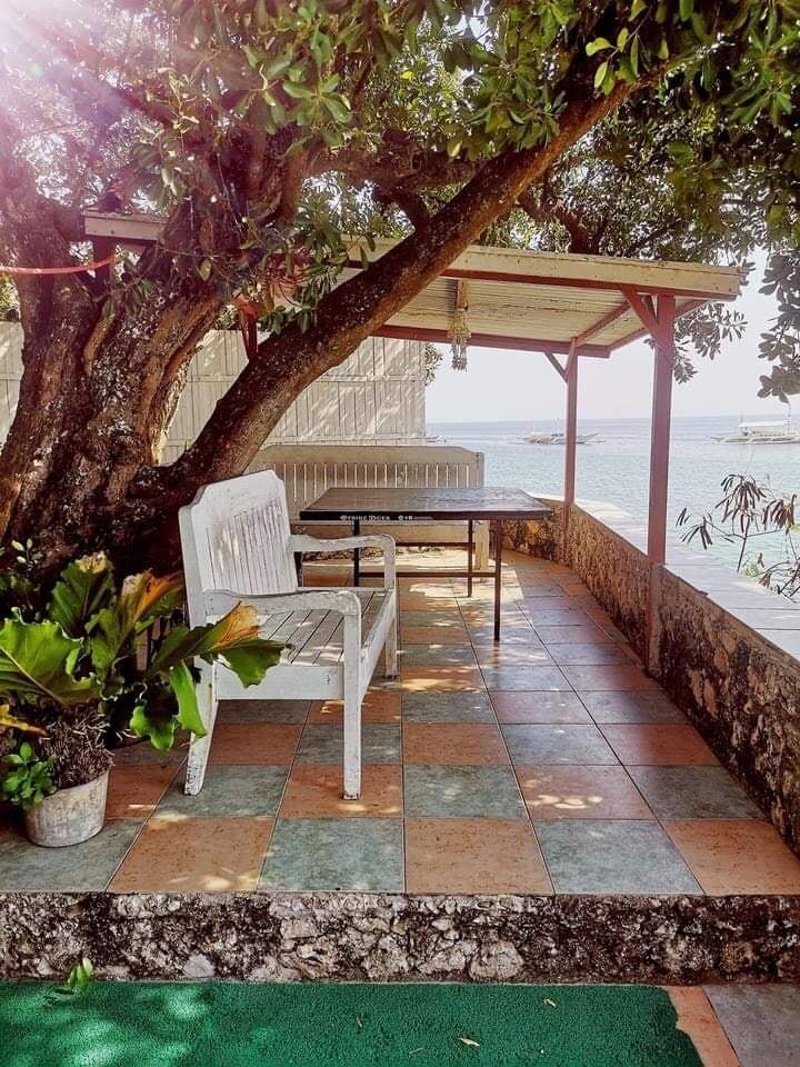 Beachfront House with 5 Rooms for Sale in Moalboal Cebu