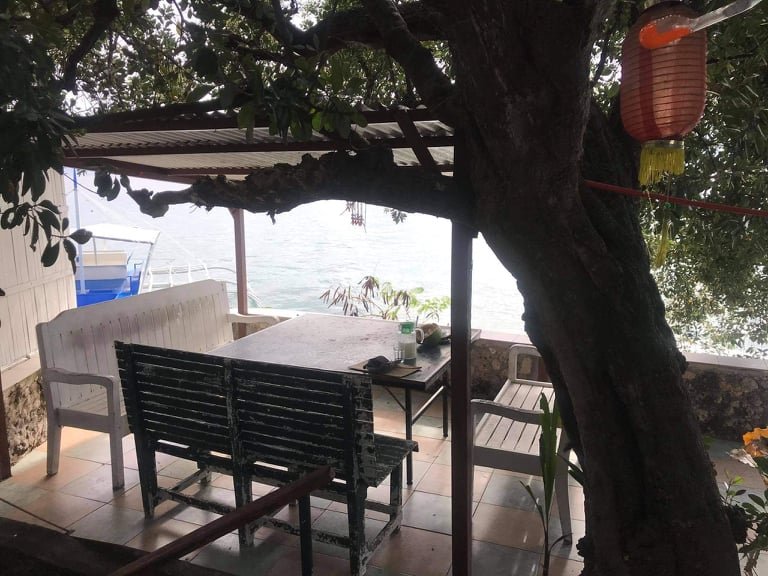 Beachfront House with 5 Rooms for Sale in Moalboal Cebu