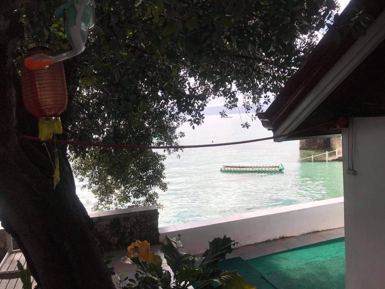Beachfront House with 5 Rooms for Sale in Moalboal Cebu